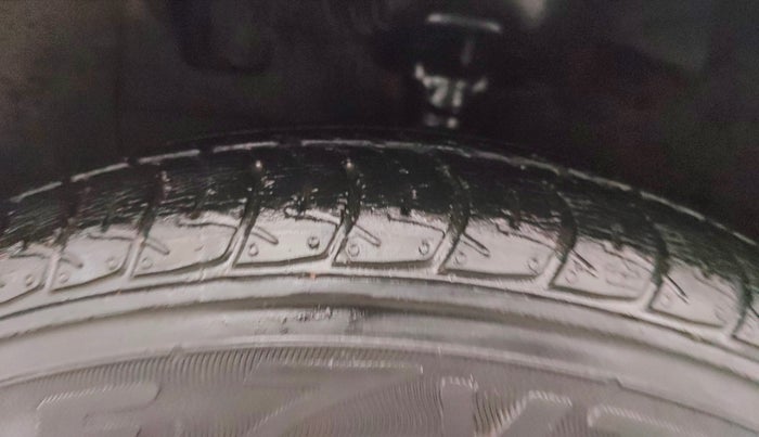 2019 Hyundai NEW SANTRO SPORTZ CNG, CNG, Manual, 75,013 km, Left Front Tyre Tread