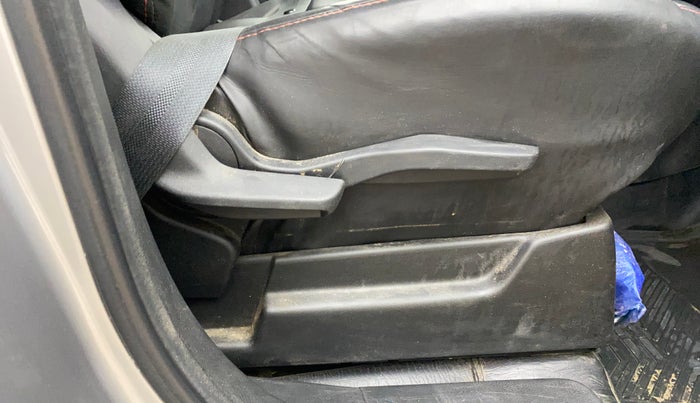 2021 Maruti XL6 ZETA MT, Petrol, Manual, 35,125 km, Driver Side Adjustment Panel