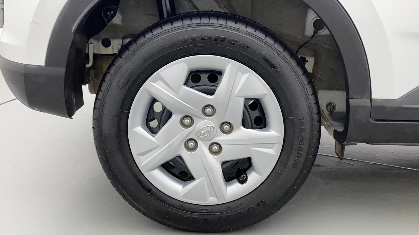 2022 Hyundai VENUE SX 1.2 PETROL, Petrol, Manual, 5,179 km, Right Rear Wheel