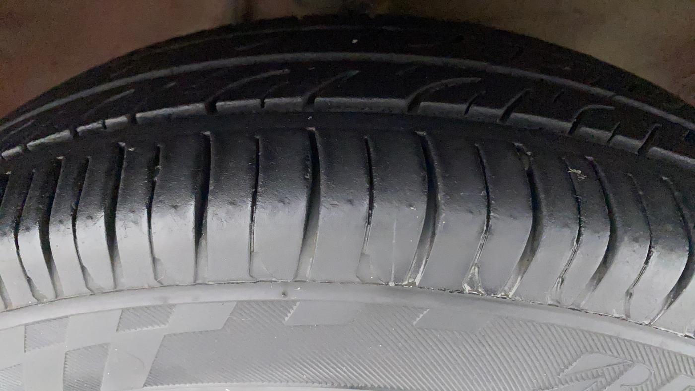 2014 Maruti Alto 800 LXI, Petrol, Manual, 58,110 km, Right Front Tyre Tread