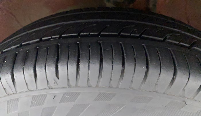 2014 Maruti Alto 800 LXI, Petrol, Manual, 58,110 km, Left Front Tyre Tread