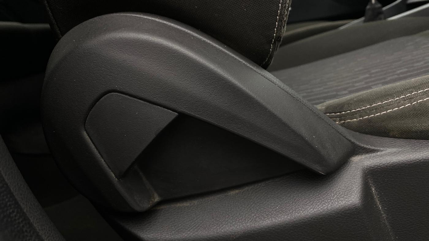 2016 Ford New Figo TREND 1.2 PETROL, Petrol, Manual, 38,810 km, Driver Side Adjustment Panel