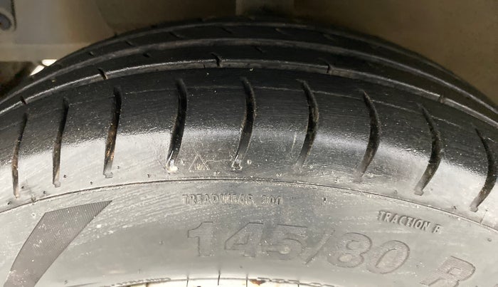 2012 Hyundai Eon ERA, Petrol, Manual, 50,099 km, Left Front Tyre Tread
