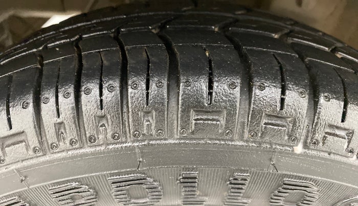 2012 Hyundai Eon ERA, Petrol, Manual, 50,099 km, Right Rear Tyre Tread