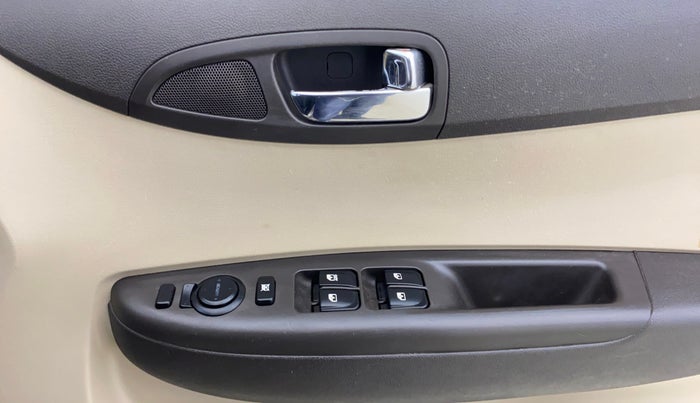 2012 Hyundai i20 SPORTZ 1.2, Petrol, Manual, 89,094 km, Driver Side Door Panels Control