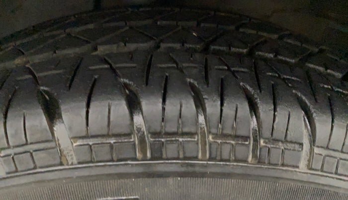 2012 Maruti Ritz VXI, Petrol, Manual, 41,199 km, Right Front Tyre Tread