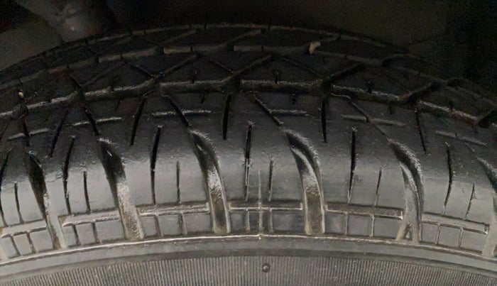 2012 Maruti Ritz VXI, Petrol, Manual, 41,199 km, Left Front Tyre Tread