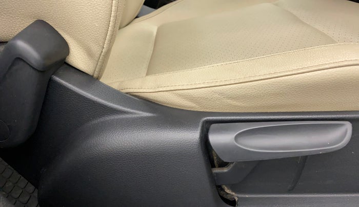 2017 Skoda Rapid STYLE 1.5 TDI AT, Diesel, Automatic, 62,834 km, Driver Side Adjustment Panel
