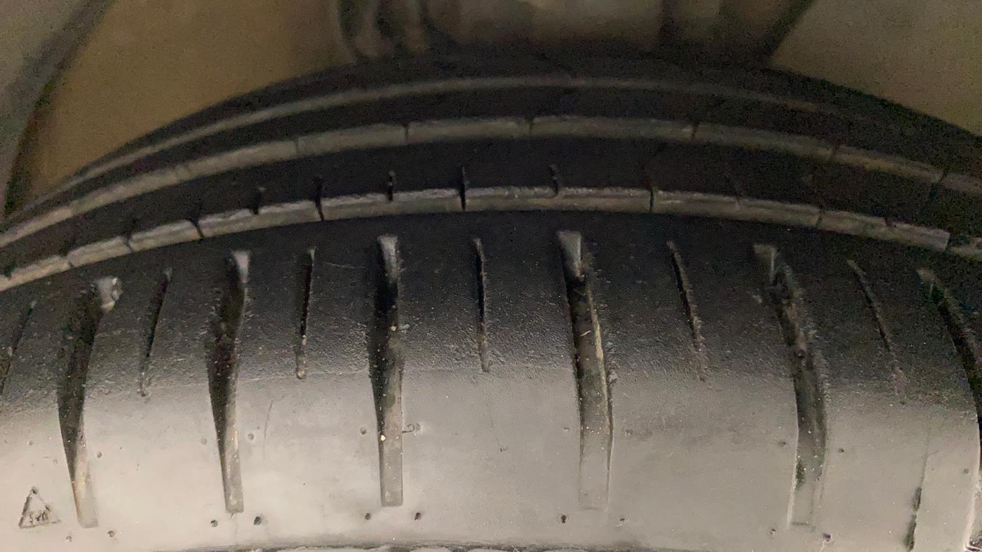 2017 Skoda Rapid STYLE 1.5 TDI AT, Diesel, Automatic, 62,834 km, Right Front Tyre Tread