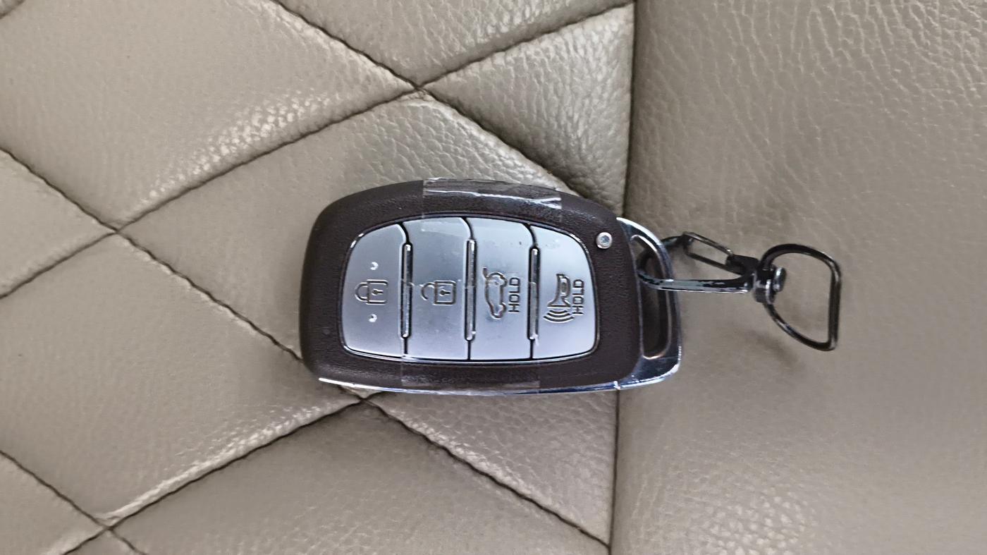 2020 Hyundai VENUE SX PLUS 1.0 TURBO DCT, Petrol, Automatic, 64,401 km, Key Close Up