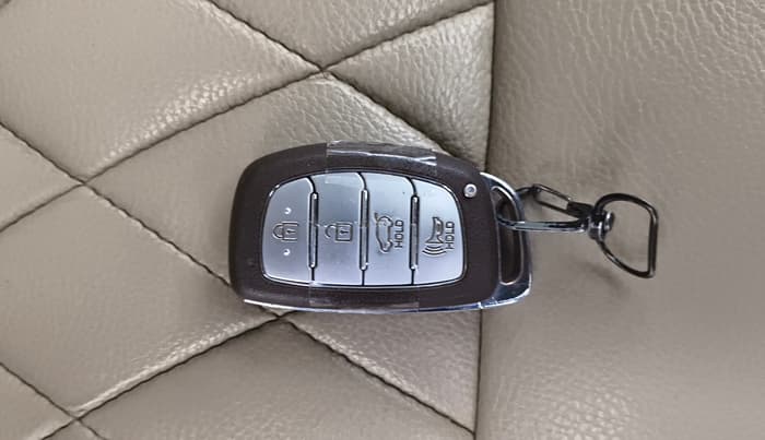 2020 Hyundai VENUE SX PLUS 1.0 TURBO DCT, Petrol, Automatic, 64,401 km, Key Close Up