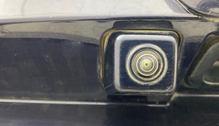 2022 Mahindra XUV700 AX 7 LUXURY D AWD AT 7 STR, Diesel, Automatic, 1,29,475 km, Parking Camera