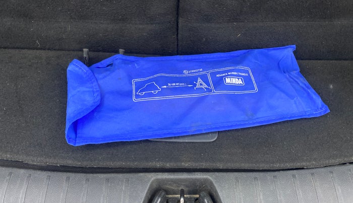 2022 Mahindra XUV700 AX 7 LUXURY D AWD AT 7 STR, Diesel, Automatic, 1,29,475 km, Boot Inside