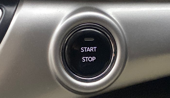 2022 Mahindra XUV700 AX 7 LUXURY D AWD AT 7 STR, Diesel, Automatic, 1,29,475 km, Keyless Start/ Stop Button