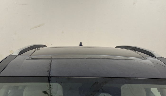 2022 Mahindra XUV700 AX 7 LUXURY D AWD AT 7 STR, Diesel, Automatic, 1,29,475 km, Moonroof/ Sunroof