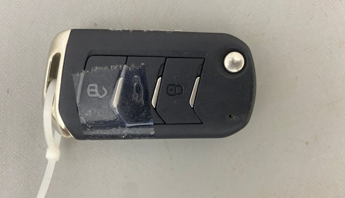 2022 Mahindra XUV700 AX 7 LUXURY D AWD AT 7 STR, Diesel, Automatic, 1,29,475 km, Key Close Up