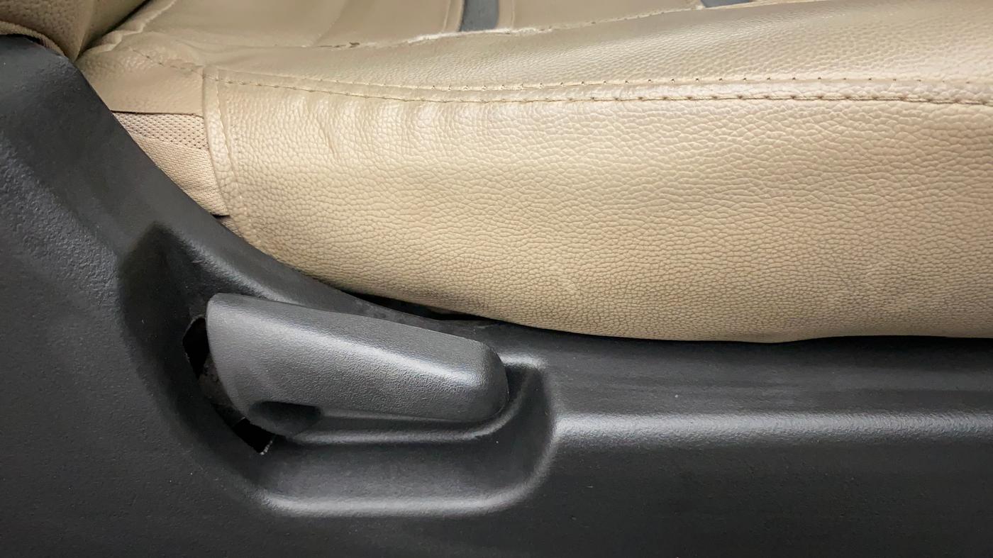 2017 Maruti Wagon R 1.0 LXI CNG, CNG, Manual, 79,186 km, Driver Side Adjustment Panel