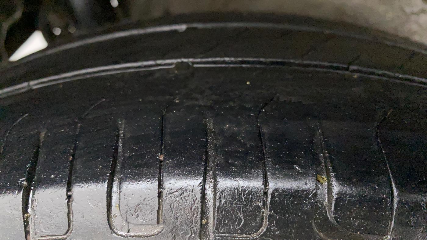 2017 Maruti Wagon R 1.0 LXI CNG, CNG, Manual, 79,186 km, Right Rear Tyre Tread
