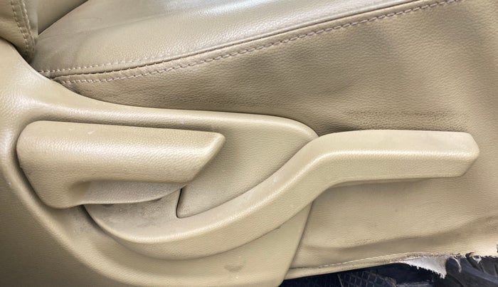 2015 Honda Amaze 1.5L I-DTEC S, Diesel, Manual, 1,07,020 km, Driver Side Adjustment Panel