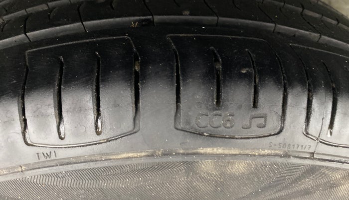 2015 Honda Amaze 1.5L I-DTEC S, Diesel, Manual, 1,07,020 km, Right Rear Tyre Tread