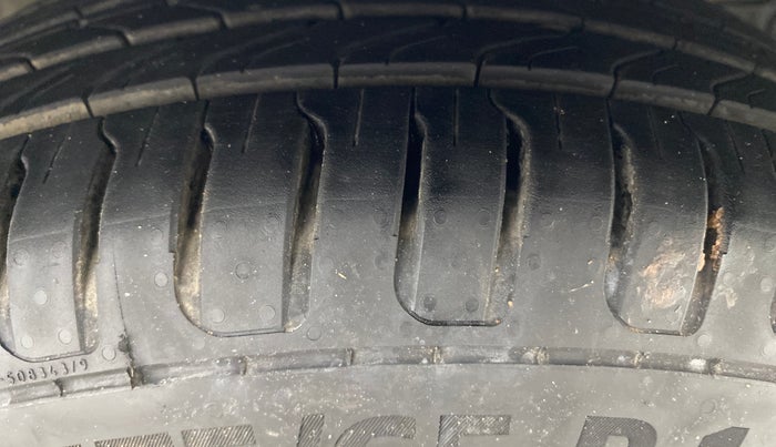 2015 Honda Amaze 1.5L I-DTEC S, Diesel, Manual, 1,07,020 km, Right Front Tyre Tread