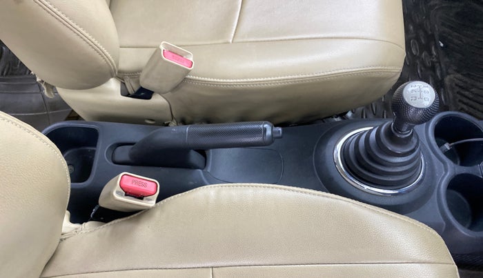 2015 Honda Amaze 1.5L I-DTEC S, Diesel, Manual, 1,07,020 km, Gear Lever