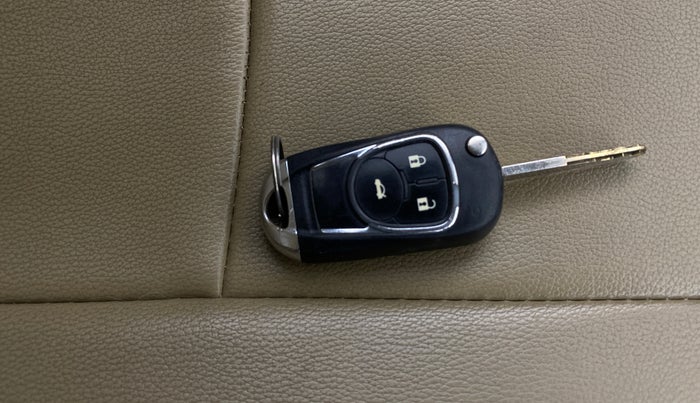 2015 Honda Amaze 1.5L I-DTEC S, Diesel, Manual, 1,07,020 km, Key Close Up