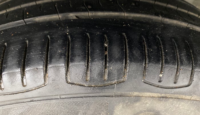 2015 Honda Amaze 1.5L I-DTEC S, Diesel, Manual, 1,07,020 km, Left Rear Tyre Tread