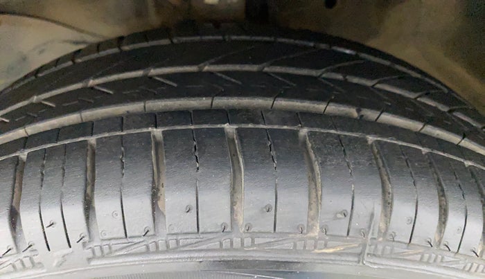 2013 Honda Brio EX MT, Petrol, Manual, 29,346 km, Left Front Tyre Tread