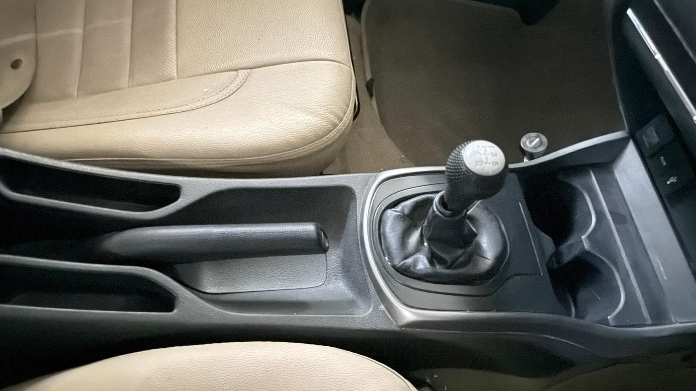 2015 Honda City 1.5L I-VTEC V MT, Petrol, Manual, 1,10,745 km, Gear Lever