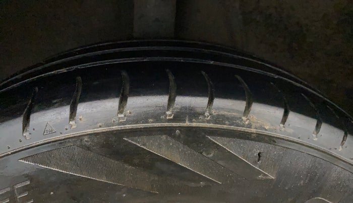 2021 Hyundai GRAND I10 NIOS SPORTZ 1.2 KAPPA VTVT CNG, CNG, Manual, 97,481 km, Right Rear Tyre Tread