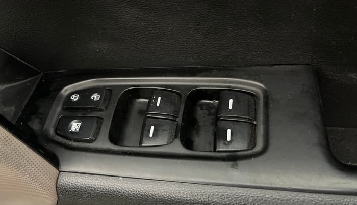 2016 Hyundai Creta S 1.6 PETROL, Petrol, Manual, 61,449 km, Driver Side Door Panels Control