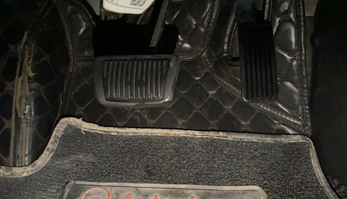 2024 KIA SELTOS  HTX 1.5 DIESEL AT, Diesel, Automatic, 27,894 km, Pedals