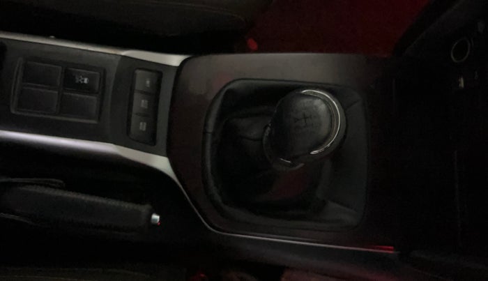 2018 Toyota Fortuner 2.8 4X2 MT, Diesel, Manual, 88,392 km, Gear Lever