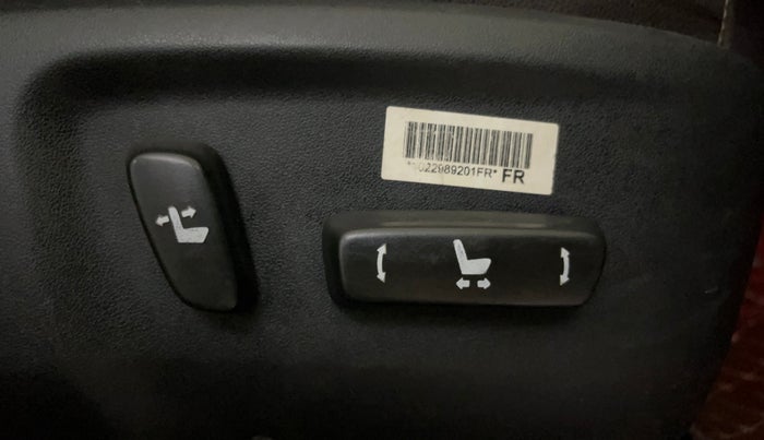 2018 Toyota Fortuner 2.8 4X2 MT, Diesel, Manual, 88,392 km, Driver Side Adjustment Panel