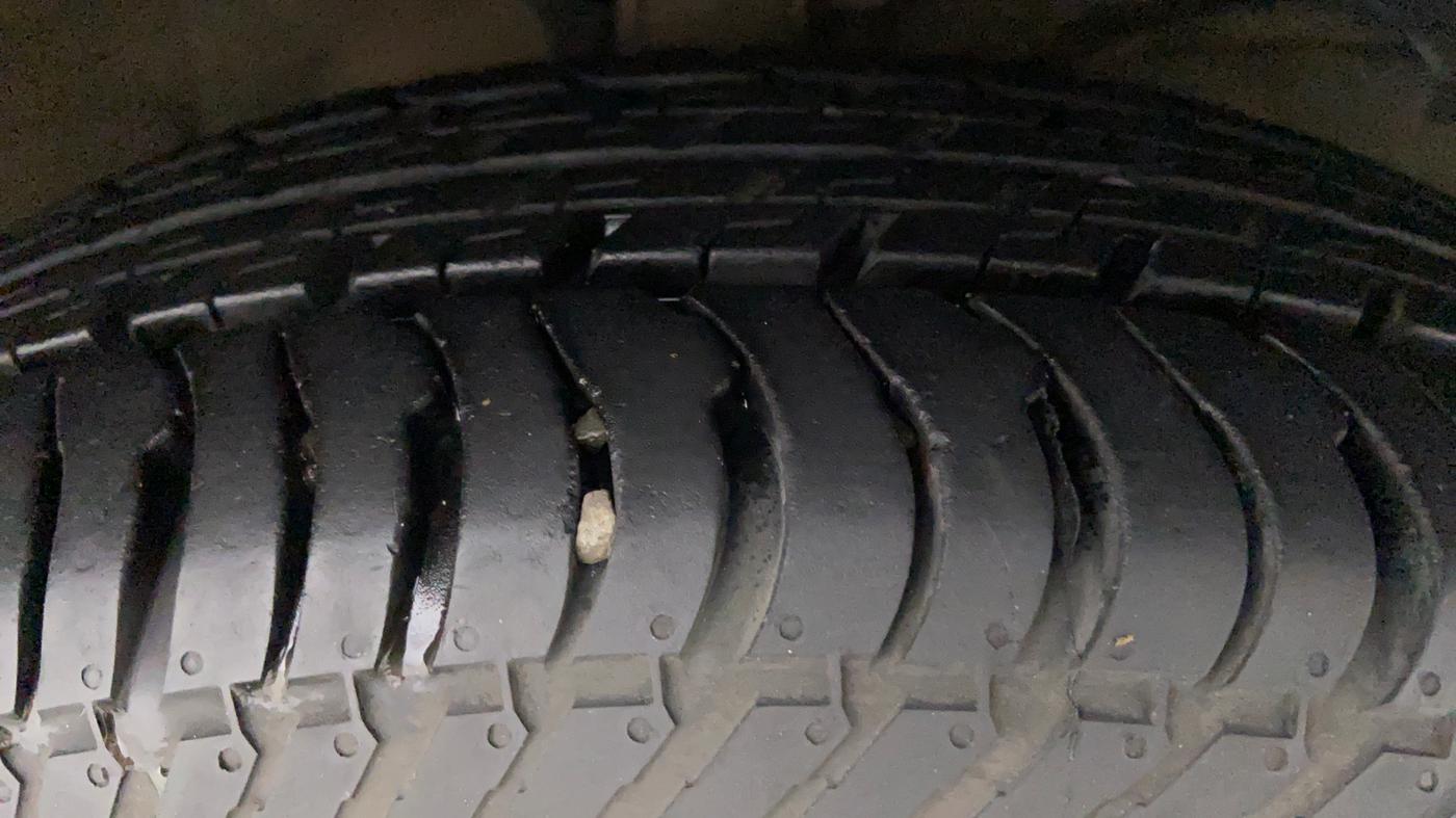 2017 Maruti Dzire VXI, Petrol, Manual, 58,164 km, Right Front Tyre Tread