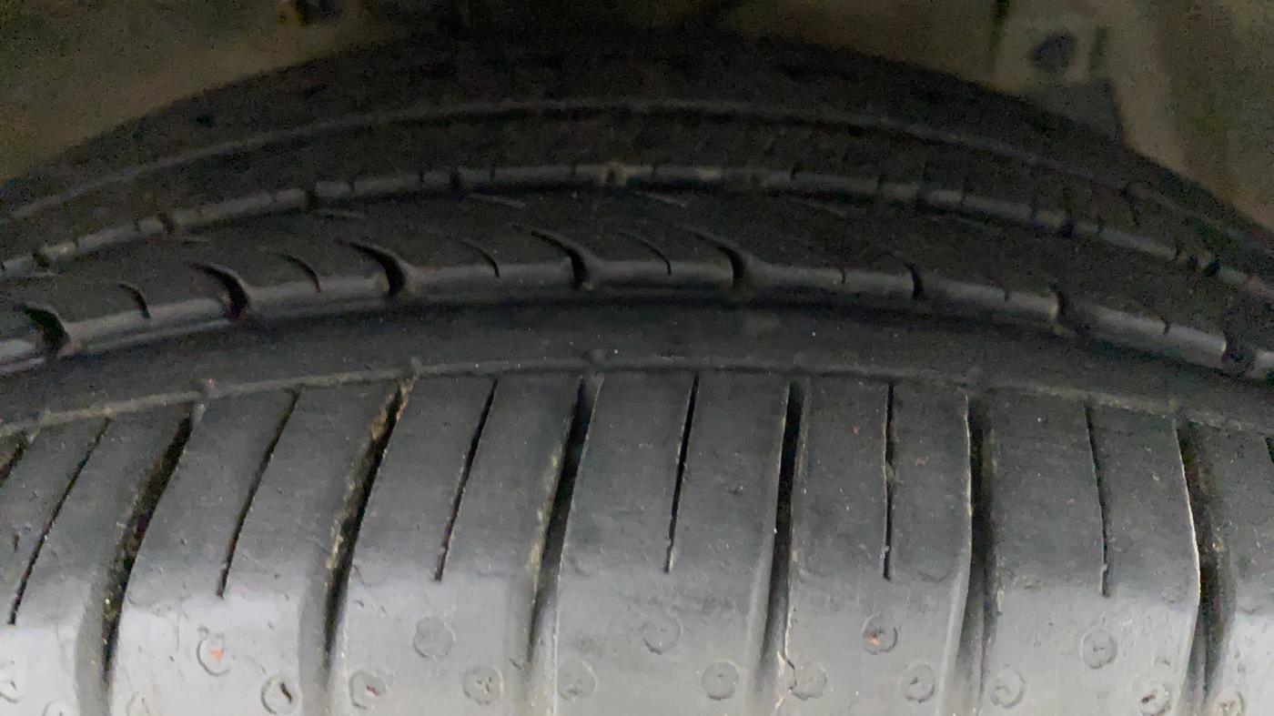 2018 Maruti Ciaz ALPHA 1.5 AT SHVS, Petrol, Automatic, 81,761 km, Right Front Tyre Tread