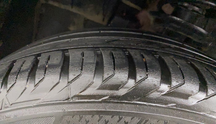 2019 Jeep Compass LIMITED PLUS DIESEL, Diesel, Manual, 54,486 km, Left Front Tyre Tread