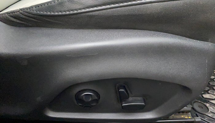 2019 Jeep Compass LIMITED PLUS DIESEL, Diesel, Manual, 54,486 km, Driver Side Adjustment Panel
