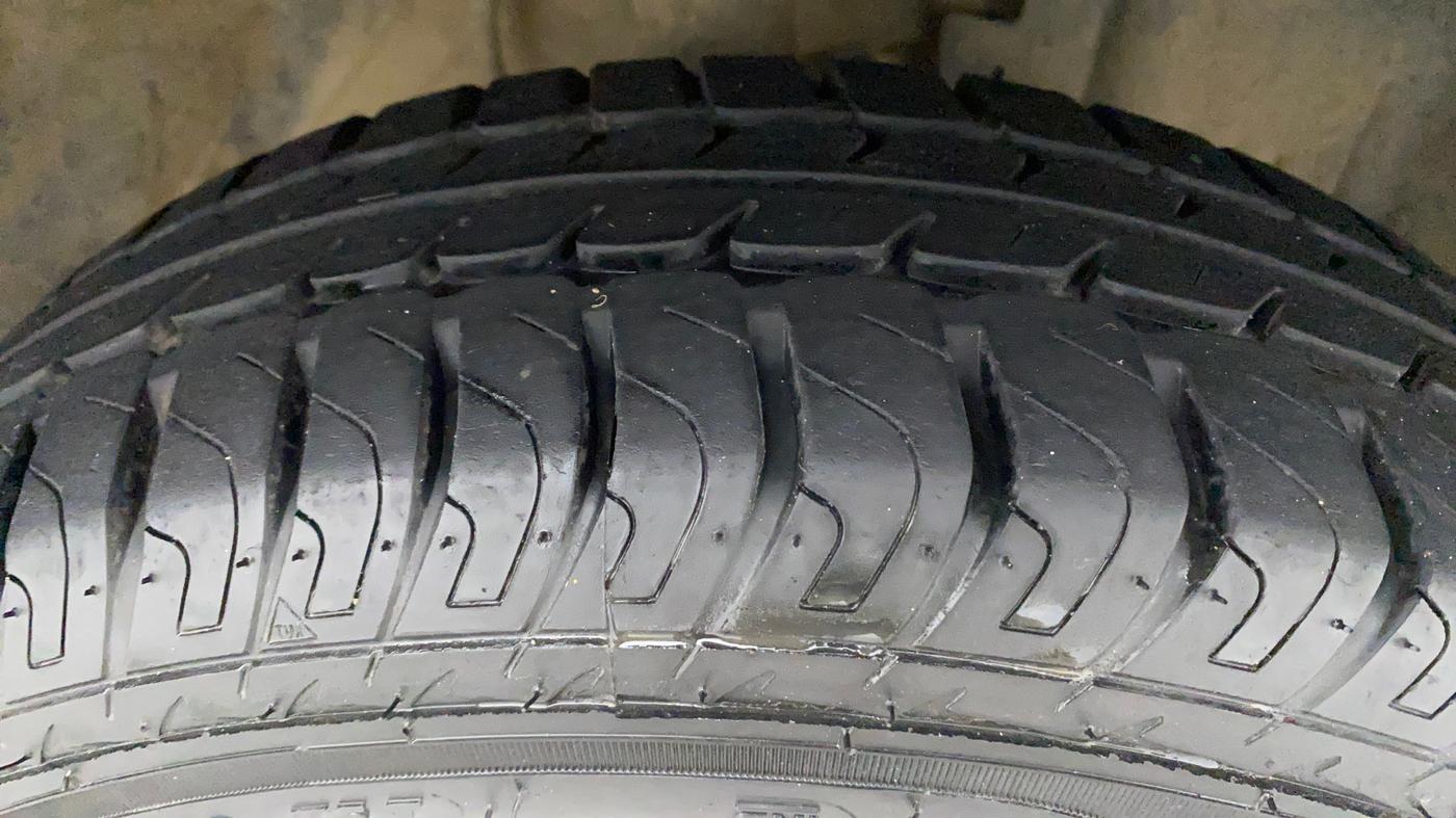 2018 Datsun Go A, Petrol, Manual, 24,089 km, Right Front Tyre Tread