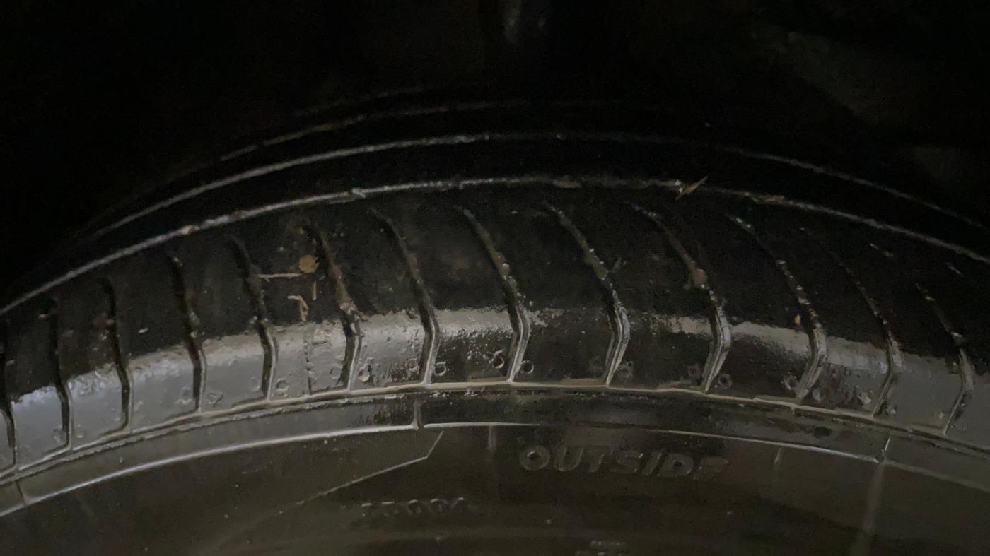 2021 MG HECTOR PLUS SHARP 1.5 PETROL TURBO CVT 6-STR, Petrol, Automatic, 1,14,945 km, Right Front Tyre Tread