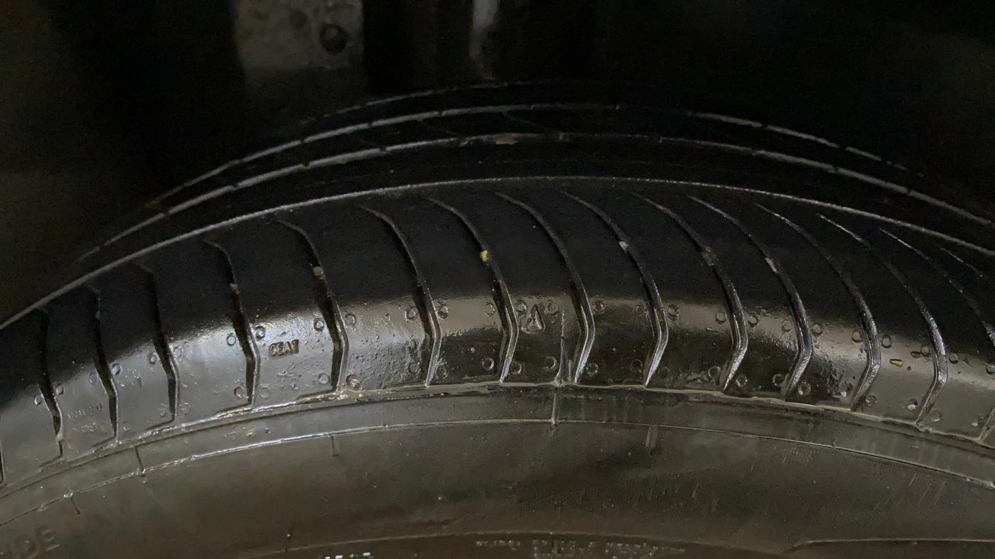 2021 MG HECTOR PLUS SHARP 1.5 PETROL TURBO CVT 6-STR, Petrol, Automatic, 1,14,945 km, Right Rear Tyre Tread