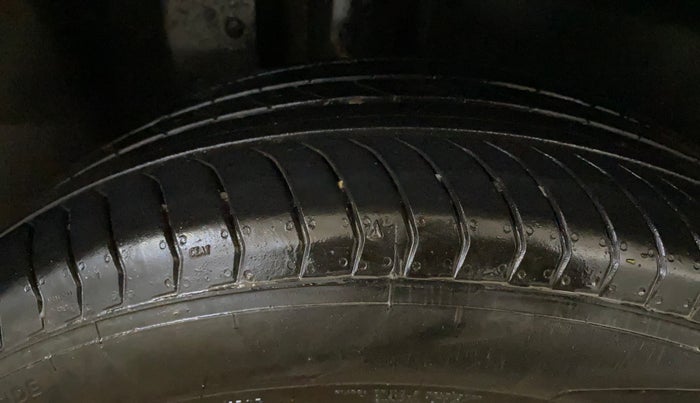 2021 MG HECTOR PLUS SHARP 1.5 PETROL TURBO CVT 6-STR, Petrol, Automatic, 1,14,945 km, Right Rear Tyre Tread