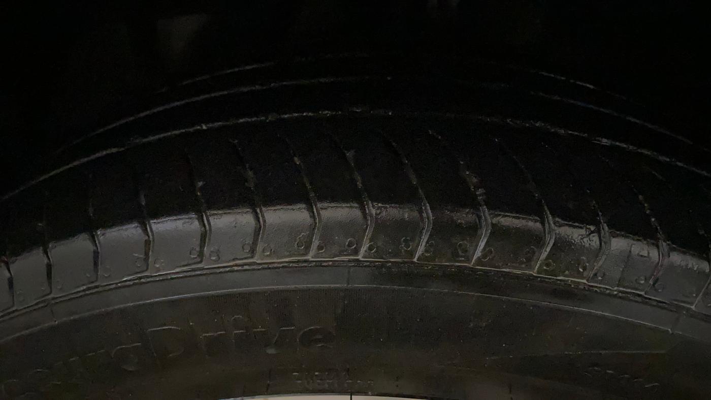 2021 MG HECTOR PLUS SHARP 1.5 PETROL TURBO CVT 6-STR, Petrol, Automatic, 1,14,945 km, Left Front Tyre Tread