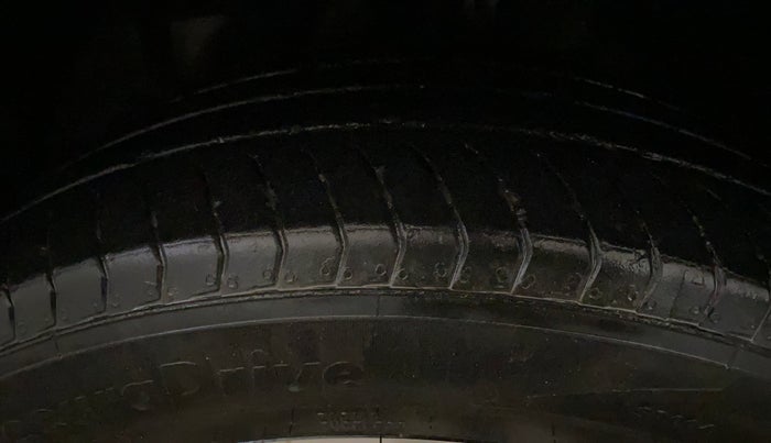 2021 MG HECTOR PLUS SHARP 1.5 PETROL TURBO CVT 6-STR, Petrol, Automatic, 1,14,945 km, Left Front Tyre Tread