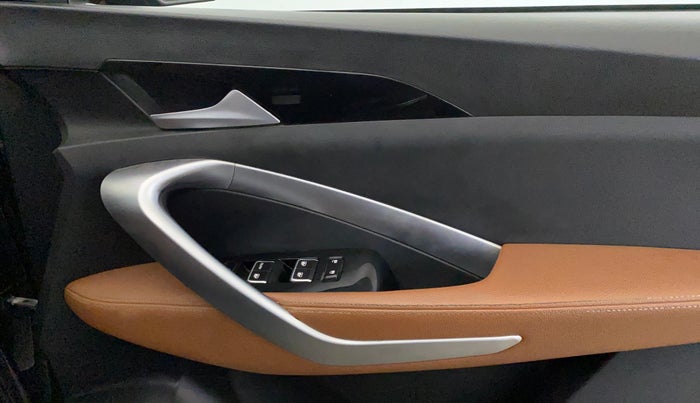 2021 MG HECTOR PLUS SHARP 1.5 PETROL TURBO CVT 6-STR, Petrol, Automatic, 1,14,945 km, Driver Side Door Panels Control