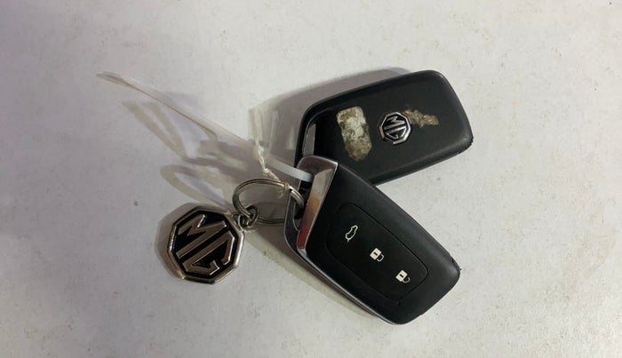 2021 MG HECTOR PLUS SHARP 1.5 PETROL TURBO CVT 6-STR, Petrol, Automatic, 1,14,945 km, Key Close Up