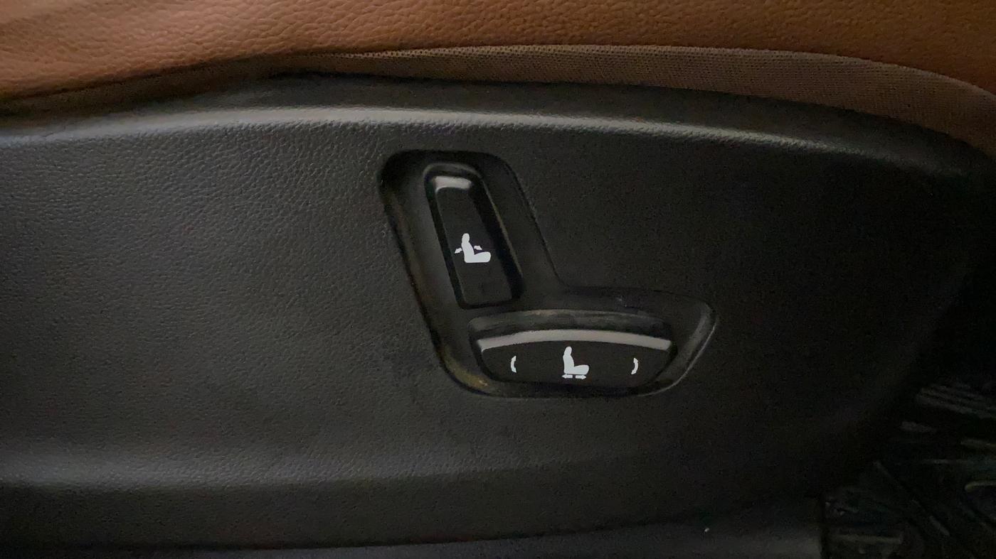 2021 MG HECTOR PLUS SHARP 1.5 PETROL TURBO CVT 6-STR, Petrol, Automatic, 1,14,945 km, Driver Side Adjustment Panel