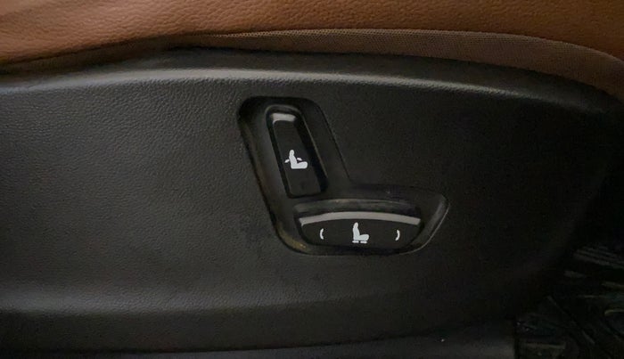 2021 MG HECTOR PLUS SHARP 1.5 PETROL TURBO CVT 6-STR, Petrol, Automatic, 1,14,945 km, Driver Side Adjustment Panel