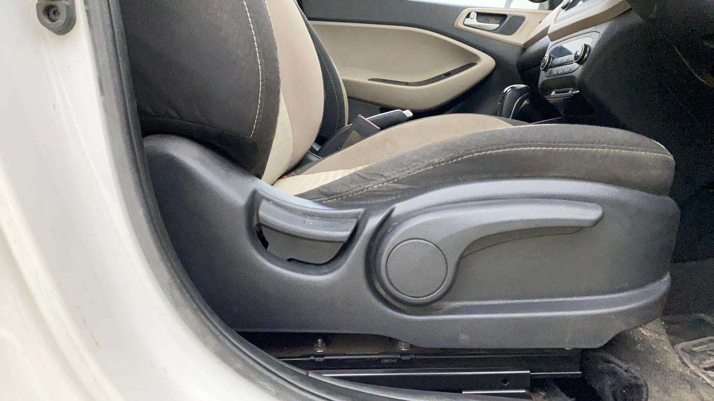 2019 Hyundai Elite i20 ASTA (O) CVT, Petrol, Automatic, 35,757 km, Driver Side Adjustment Panel